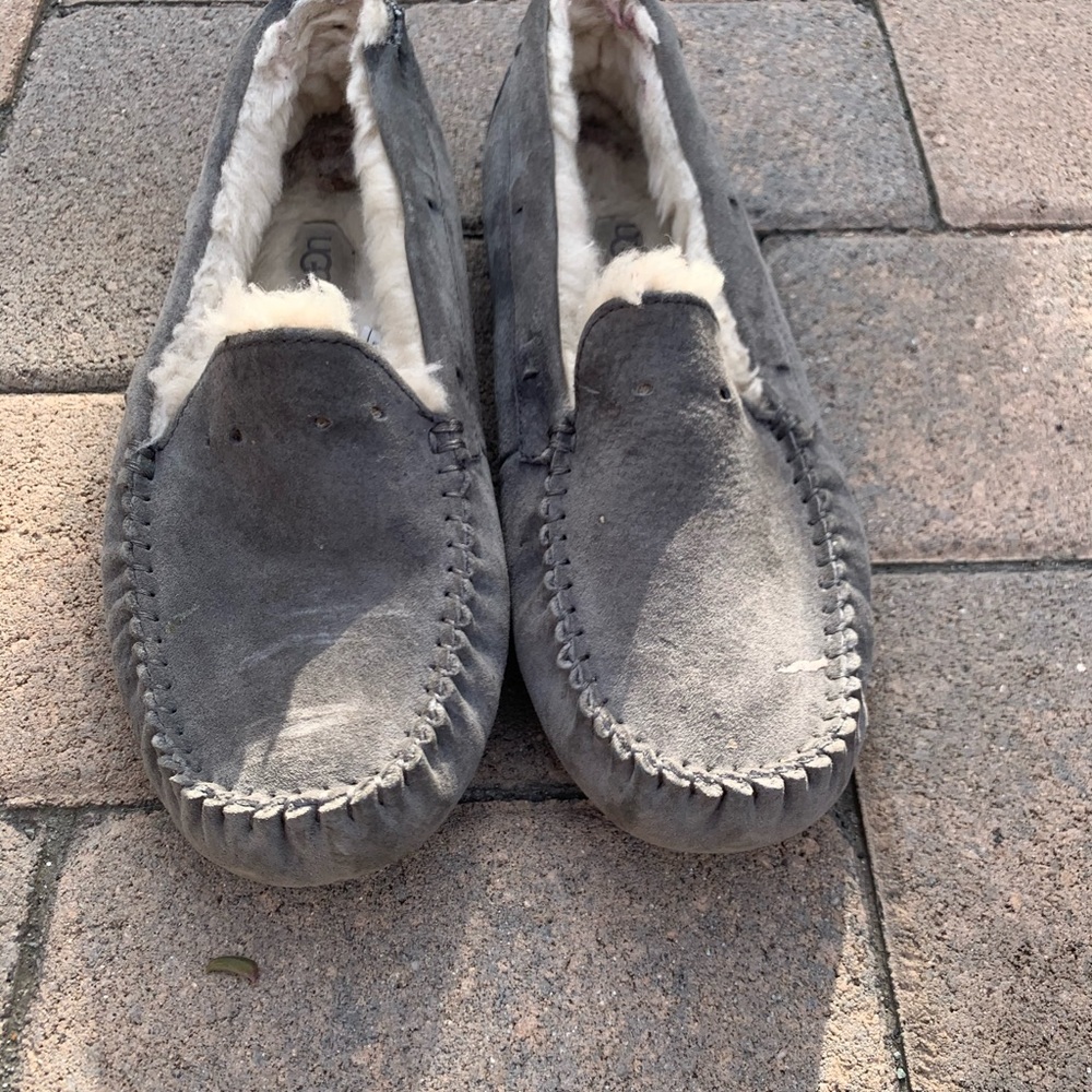 #14 UGGS GREY SIZE USA 9 EU 40